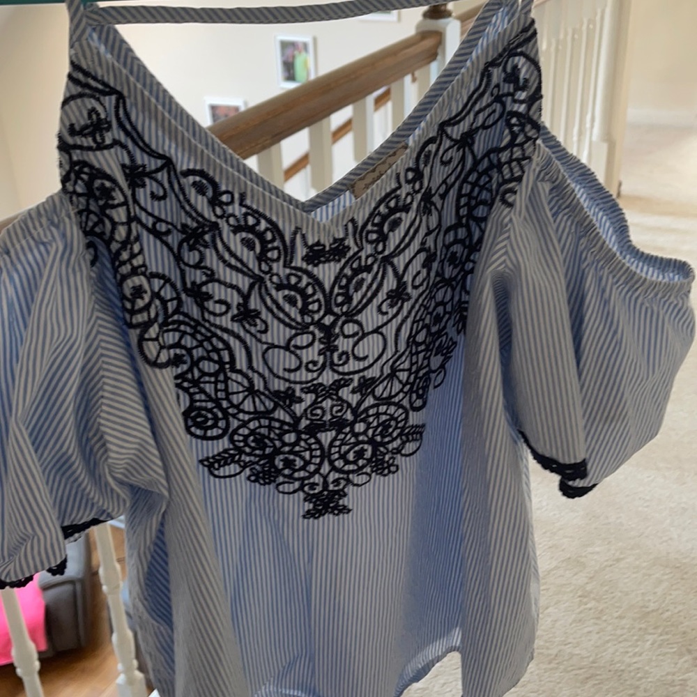 Eyeshadow brand shirt
